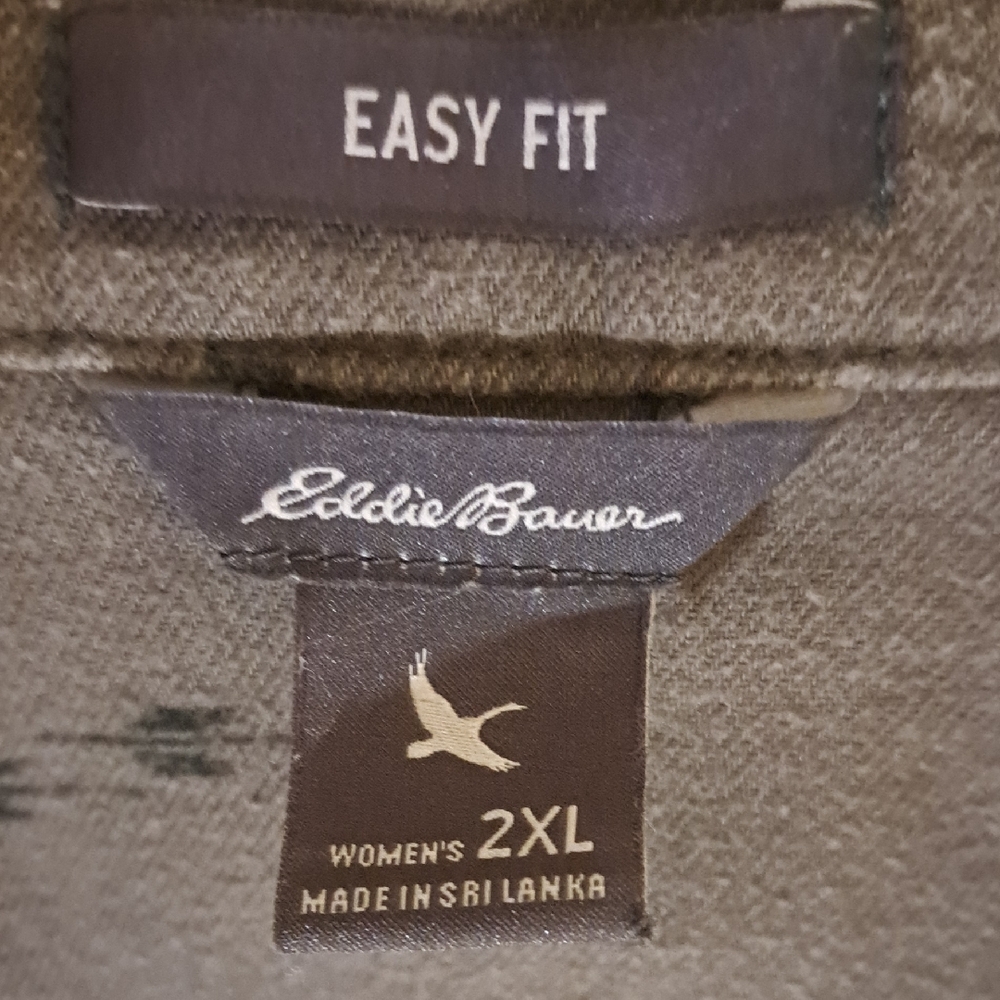 Eddie Bauer Women's Easy Fit Shirt - Olive Green. - Picture 2 of 8